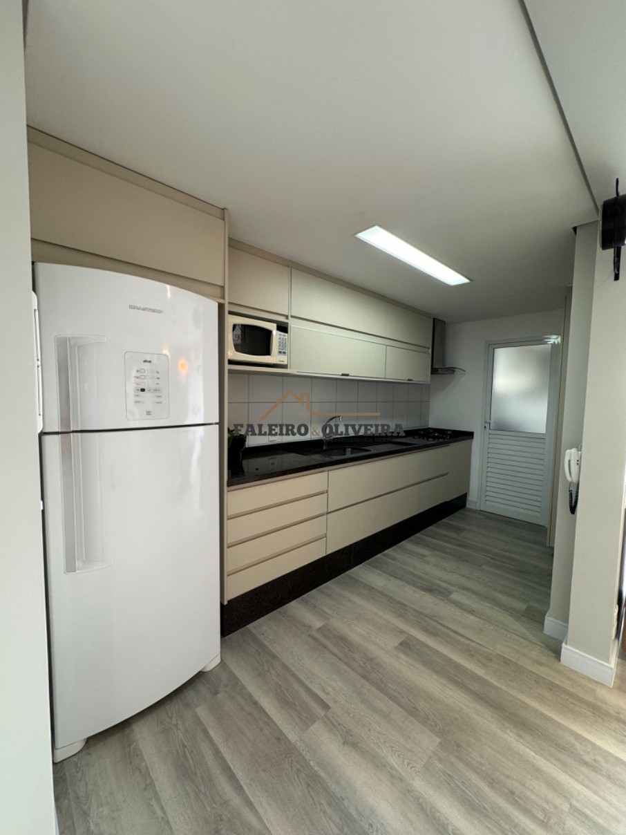 Apartamento à venda com 3 quartos, 97m² - Foto 2