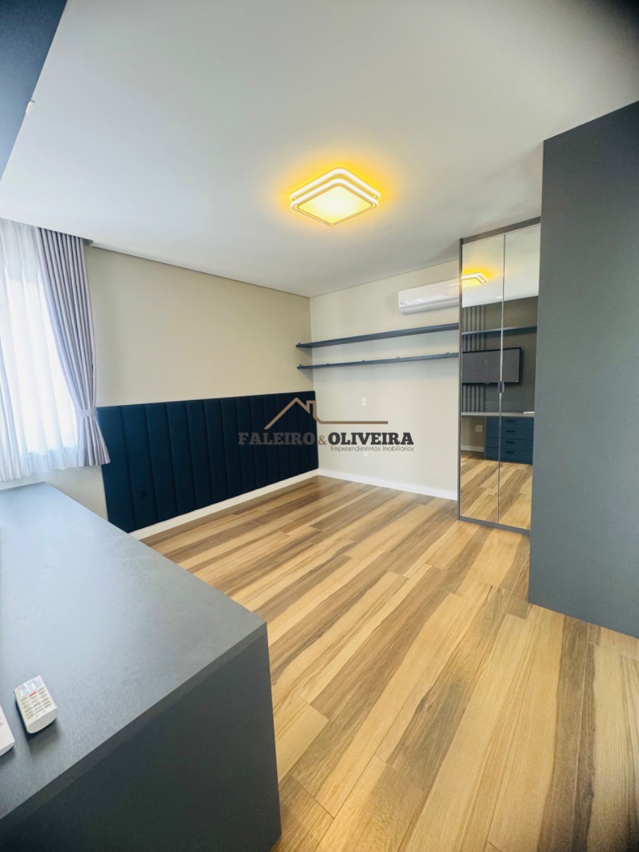 Casa à venda com 3 quartos, 196m² - Foto 2