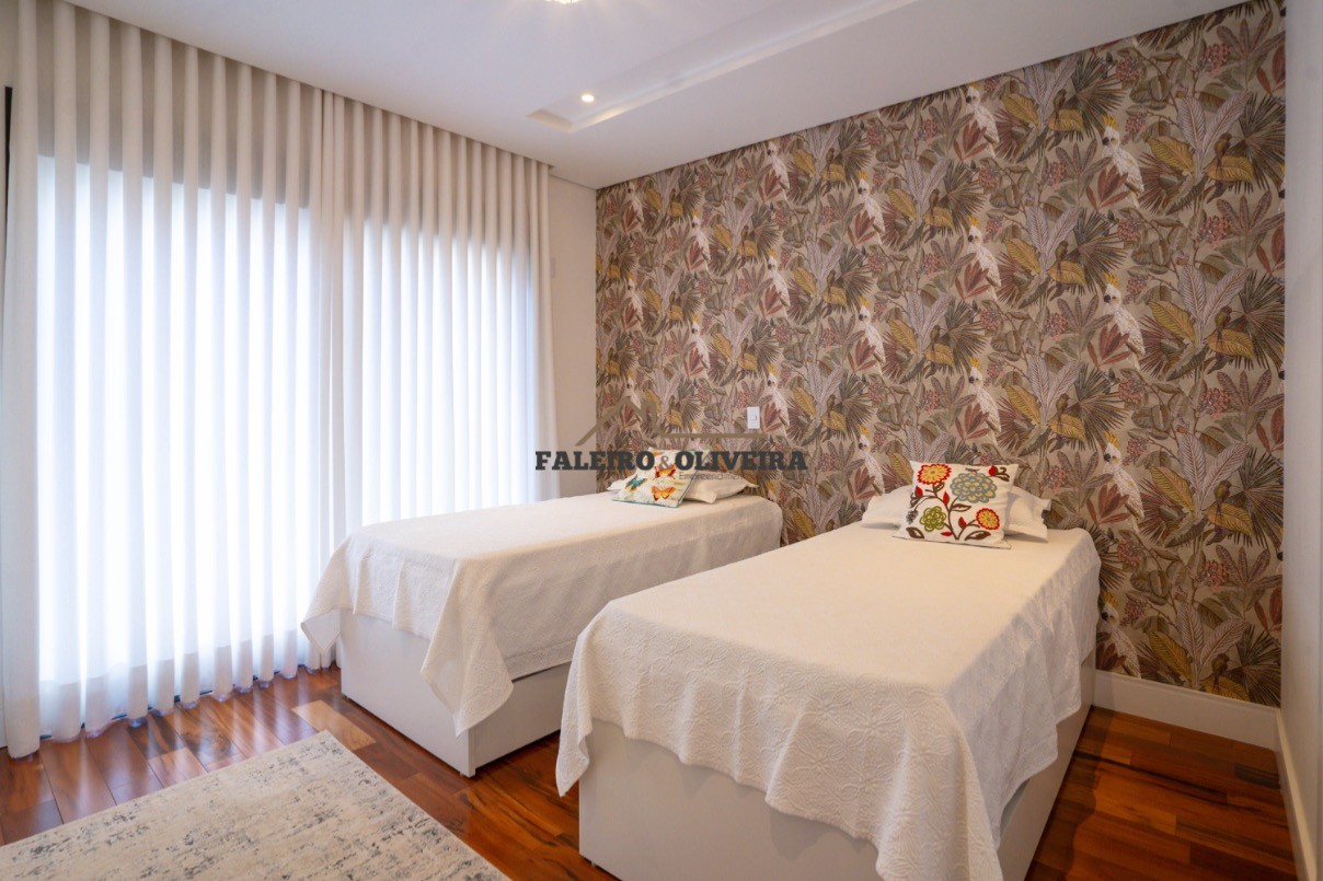 Casa, 3 quartos, 216 m² - Foto 4