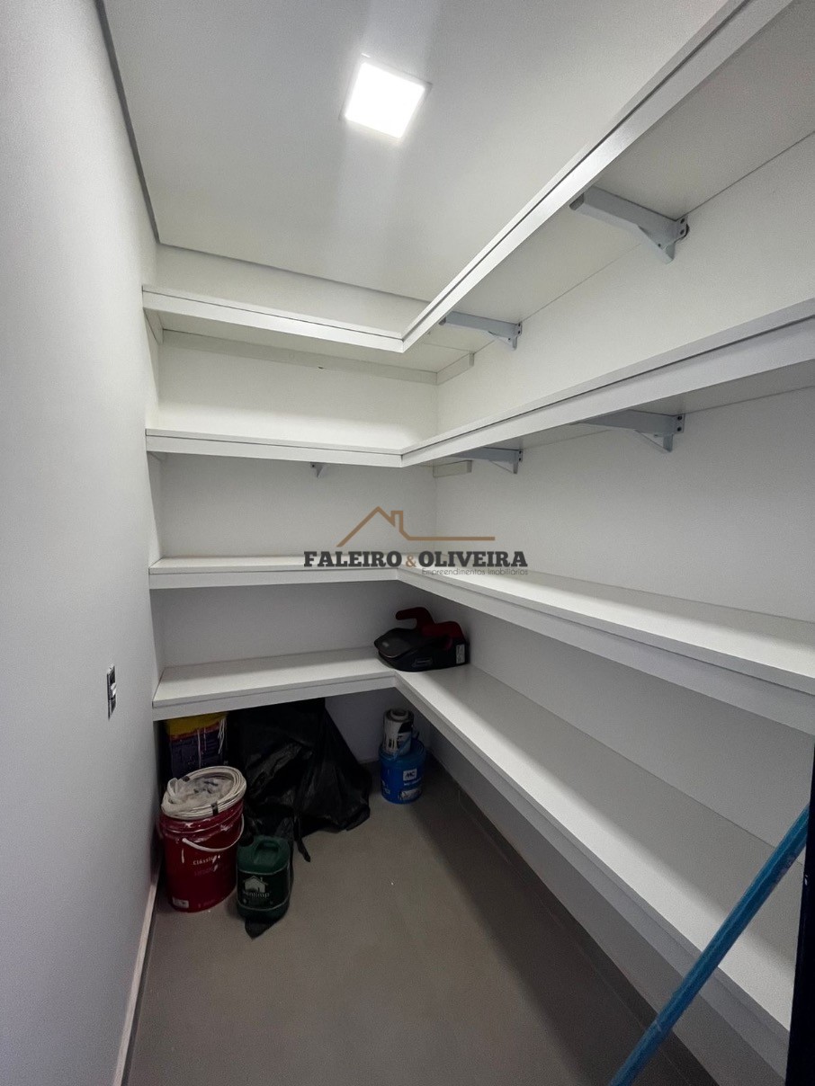 Casa, 3 quartos, 242 m² - Foto 4