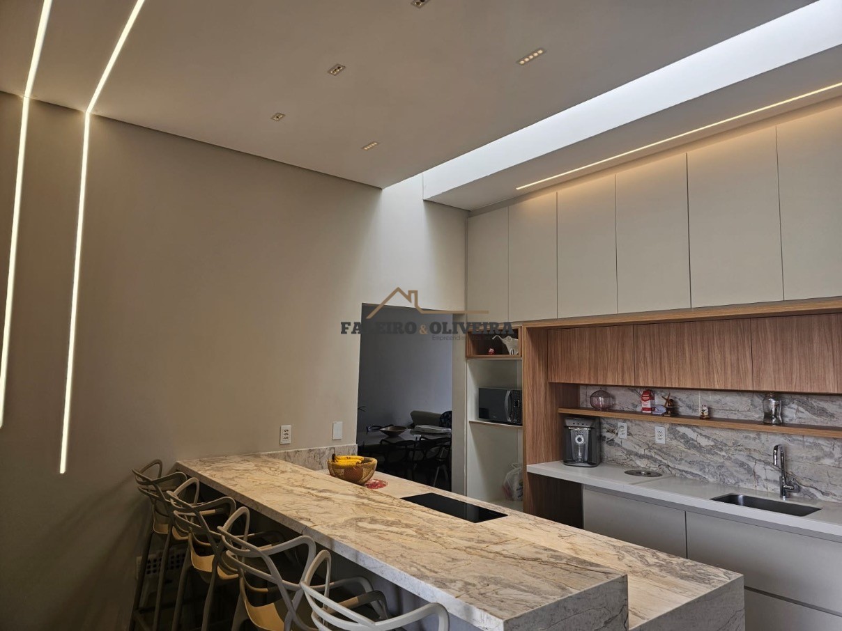 Casa, 4 quartos, 194 m² - Foto 2