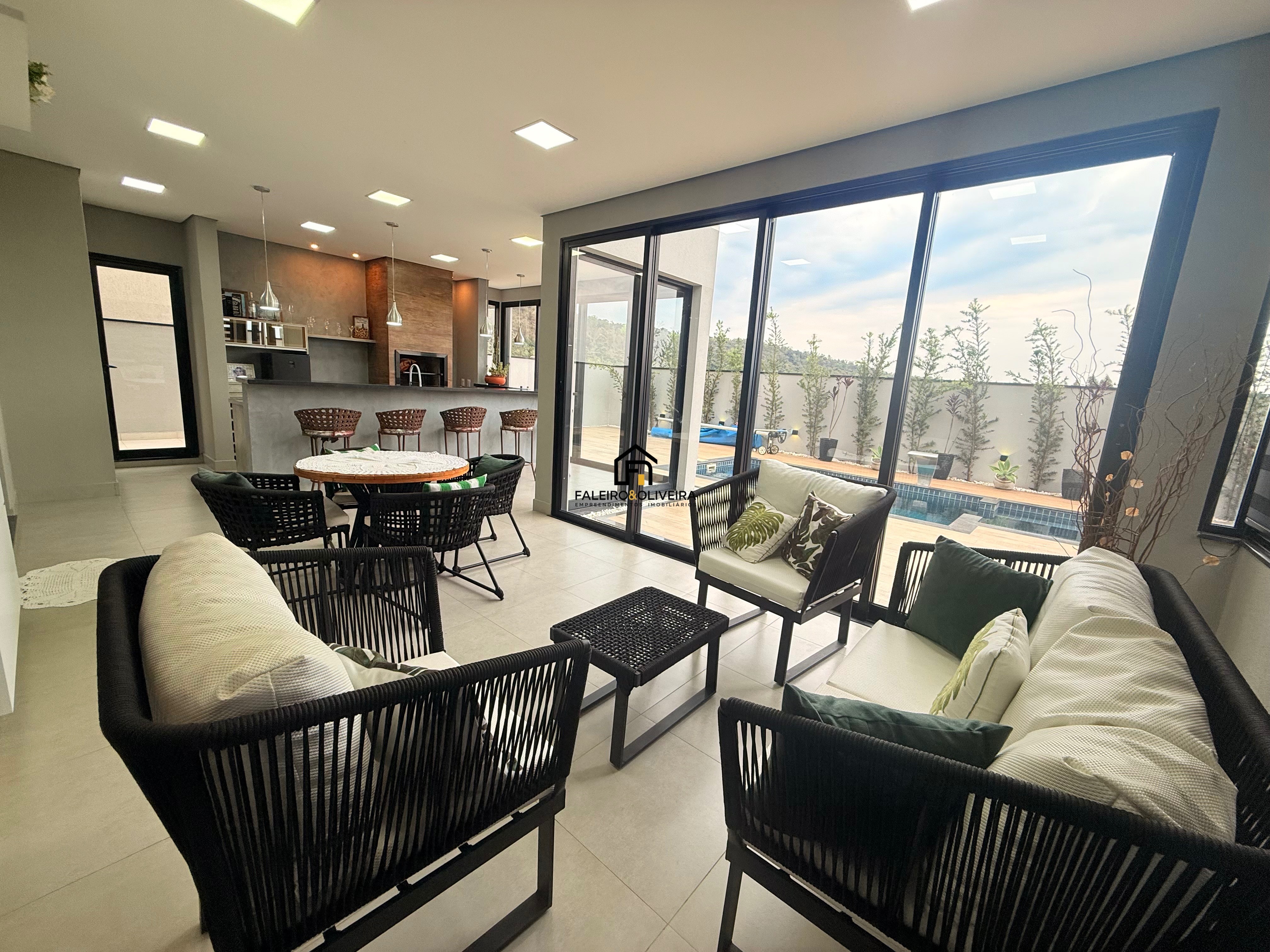 Casa, 4 quartos, 275 m² - Foto 1