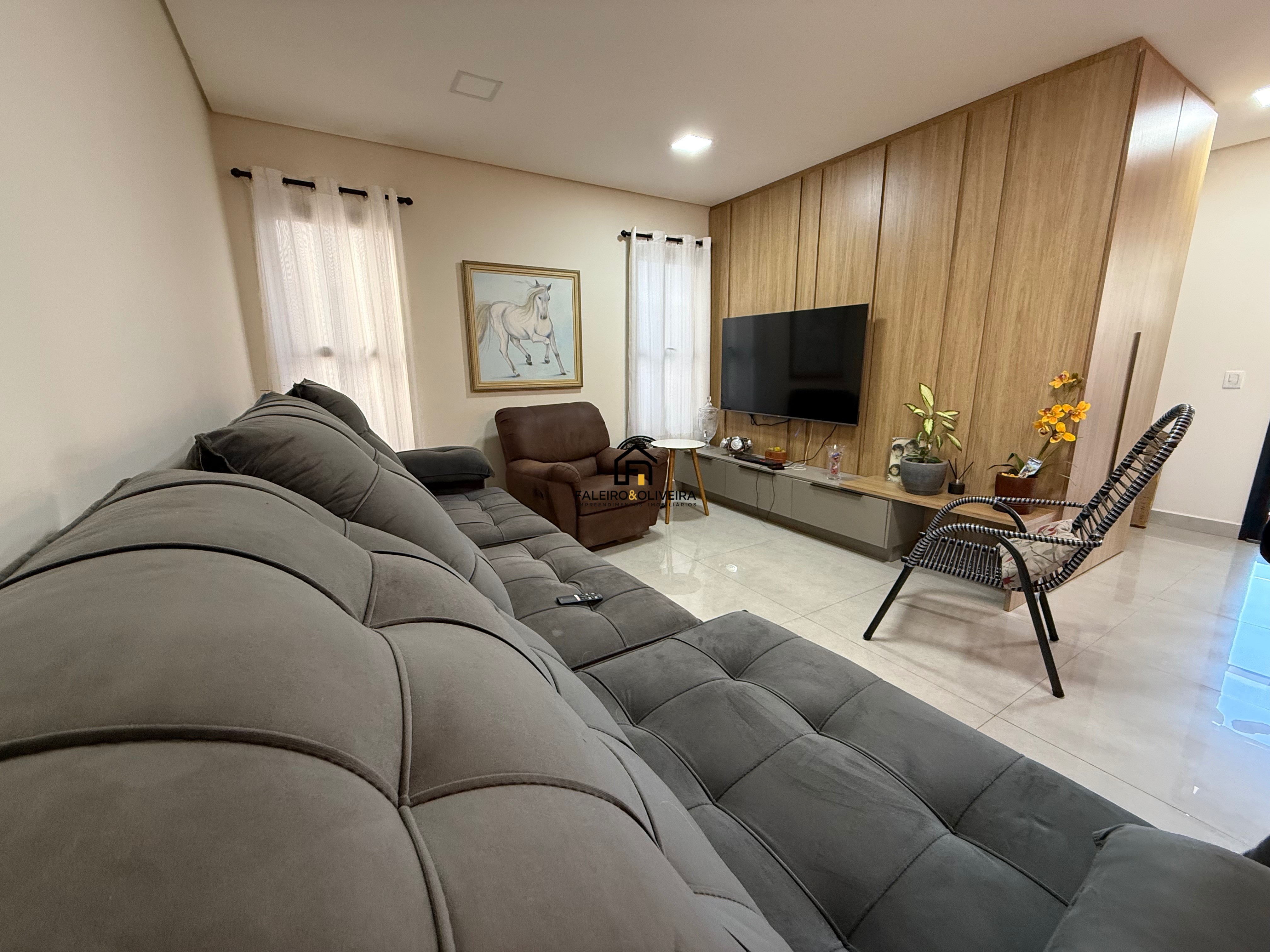 Casa, 4 quartos, 245 m² - Foto 2