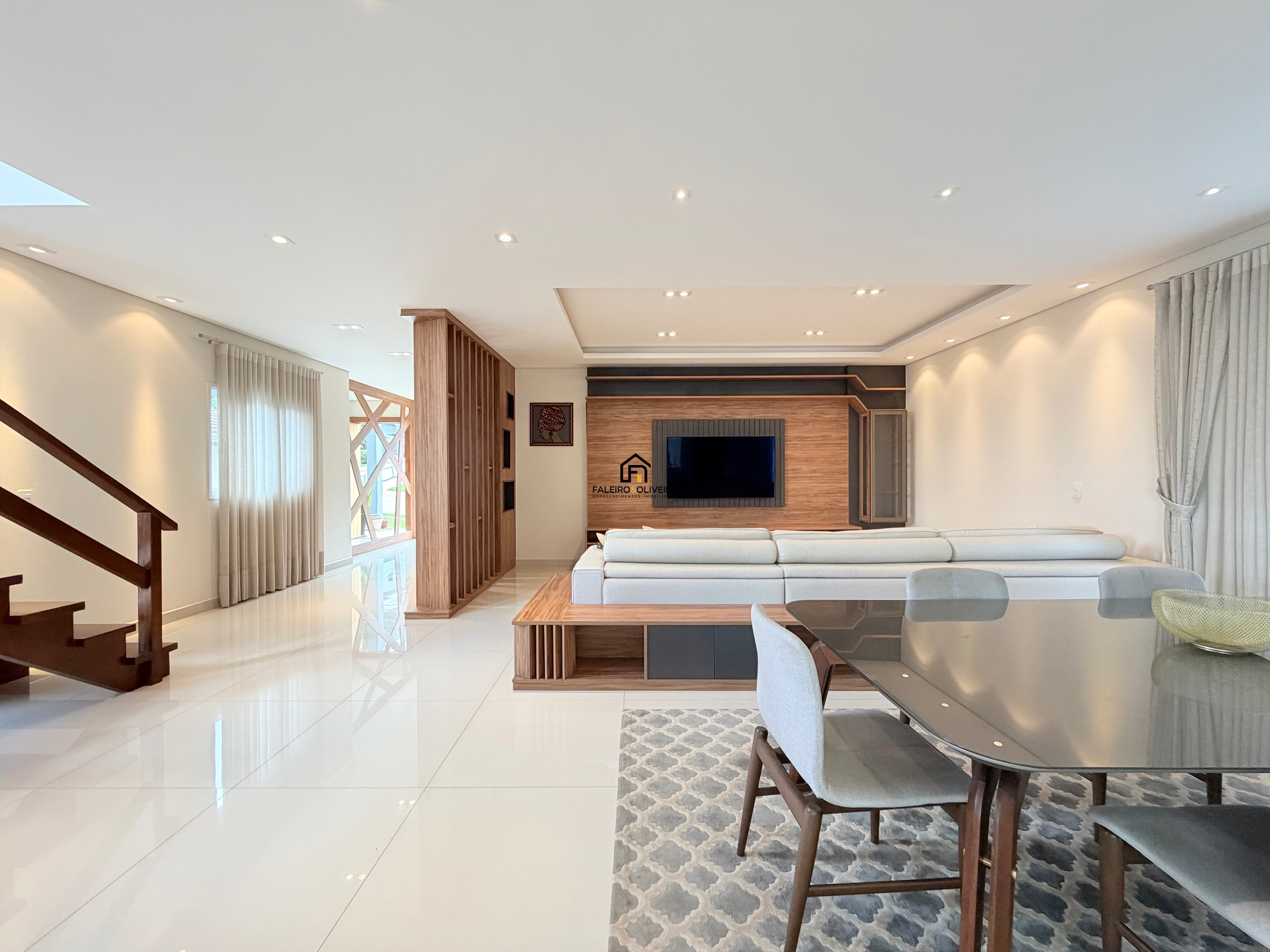 Casa, 5 quartos, 360 m² - Foto 1