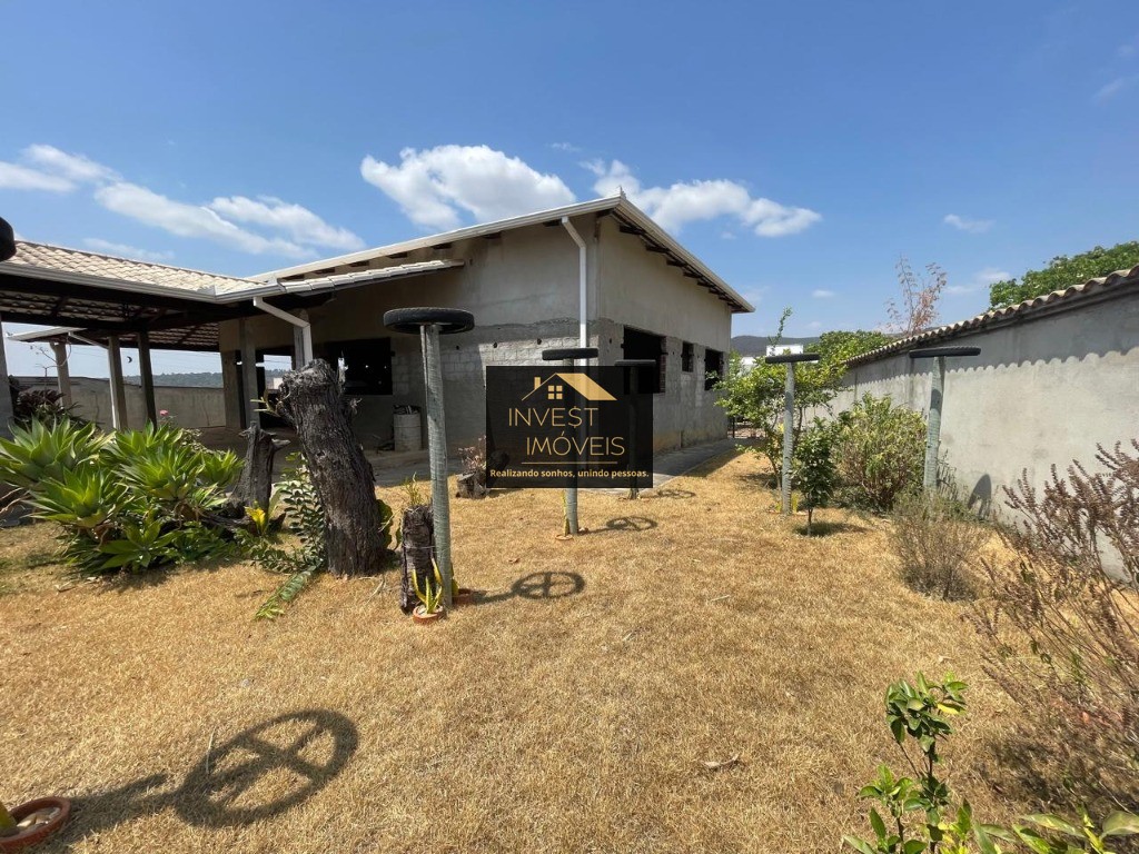 Excelente oportunidade: Casa à venda em Florestal-MG, bairro Nossa Senhora Aparecida - 2 quartos, 1 sala, 1 banheiro, 9 vagas, 450m².