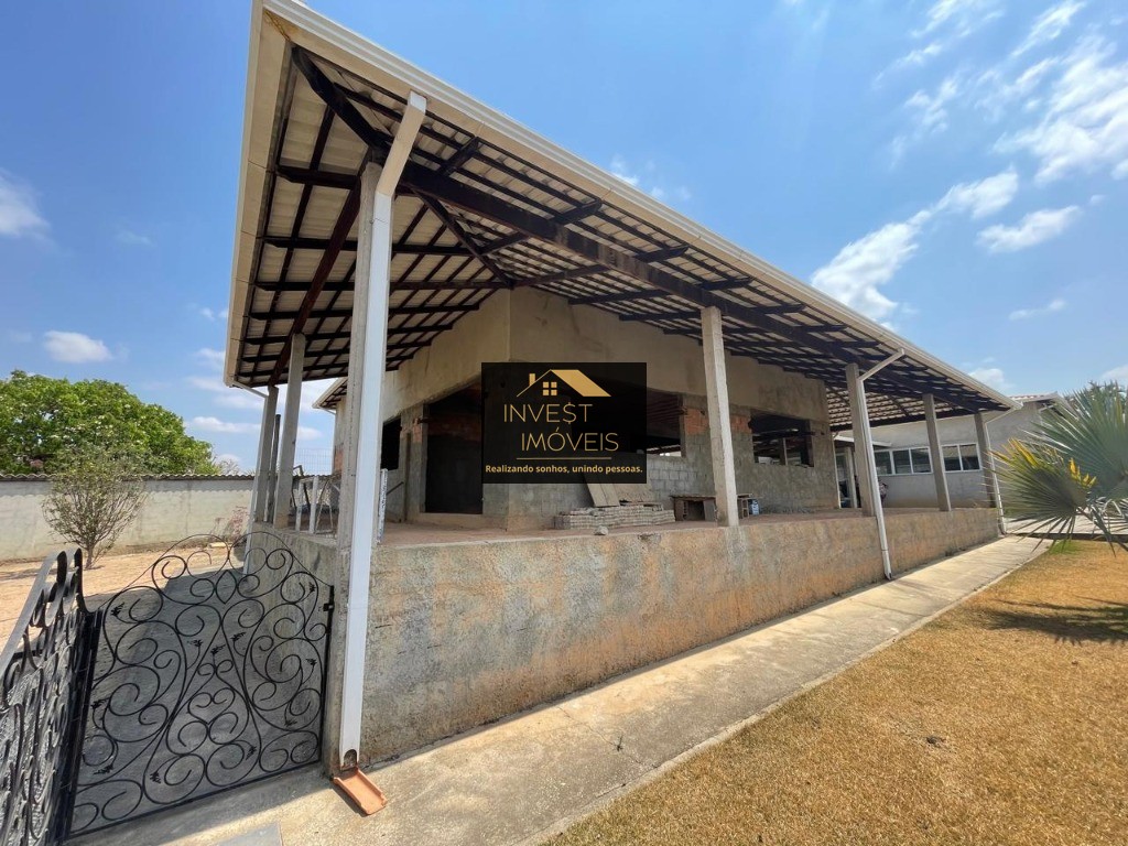 Excelente oportunidade: Casa à venda em Florestal-MG, bairro Nossa Senhora Aparecida - 2 quartos, 1 sala, 1 banheiro, 9 vagas, 450m².