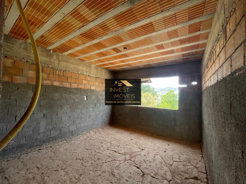 Excelente oportunidade: Casa à venda em Florestal-MG, bairro Nossa Senhora Aparecida - 2 quartos, 1 sala, 1 banheiro, 9 vagas, 450m².