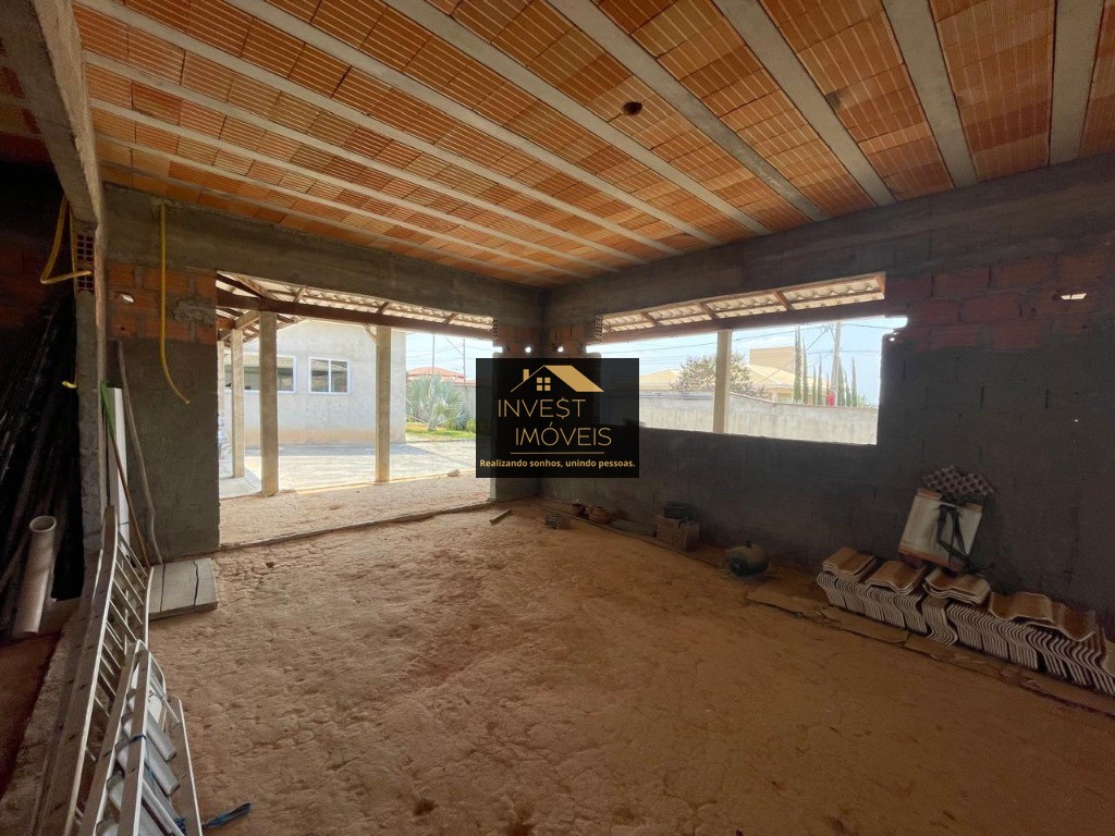 Excelente oportunidade: Casa à venda em Florestal-MG, bairro Nossa Senhora Aparecida - 2 quartos, 1 sala, 1 banheiro, 9 vagas, 450m².