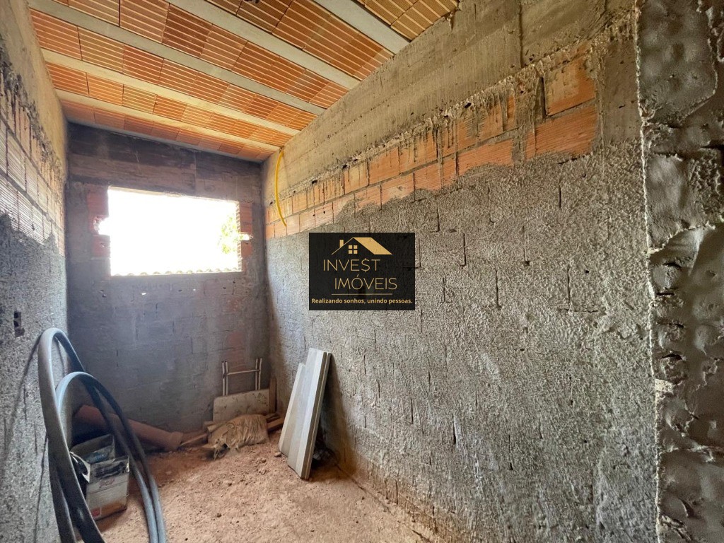 Excelente oportunidade: Casa à venda em Florestal-MG, bairro Nossa Senhora Aparecida - 2 quartos, 1 sala, 1 banheiro, 9 vagas, 450m².