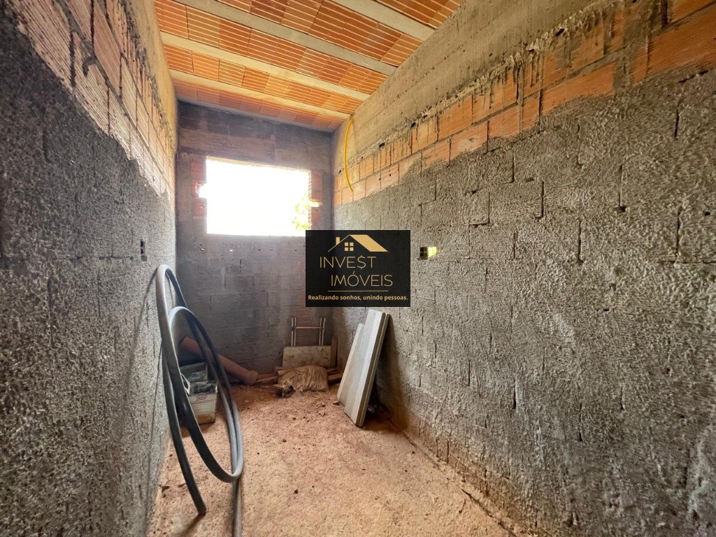 Excelente oportunidade: Casa à venda em Florestal-MG, bairro Nossa Senhora Aparecida - 2 quartos, 1 sala, 1 banheiro, 9 vagas, 450m².