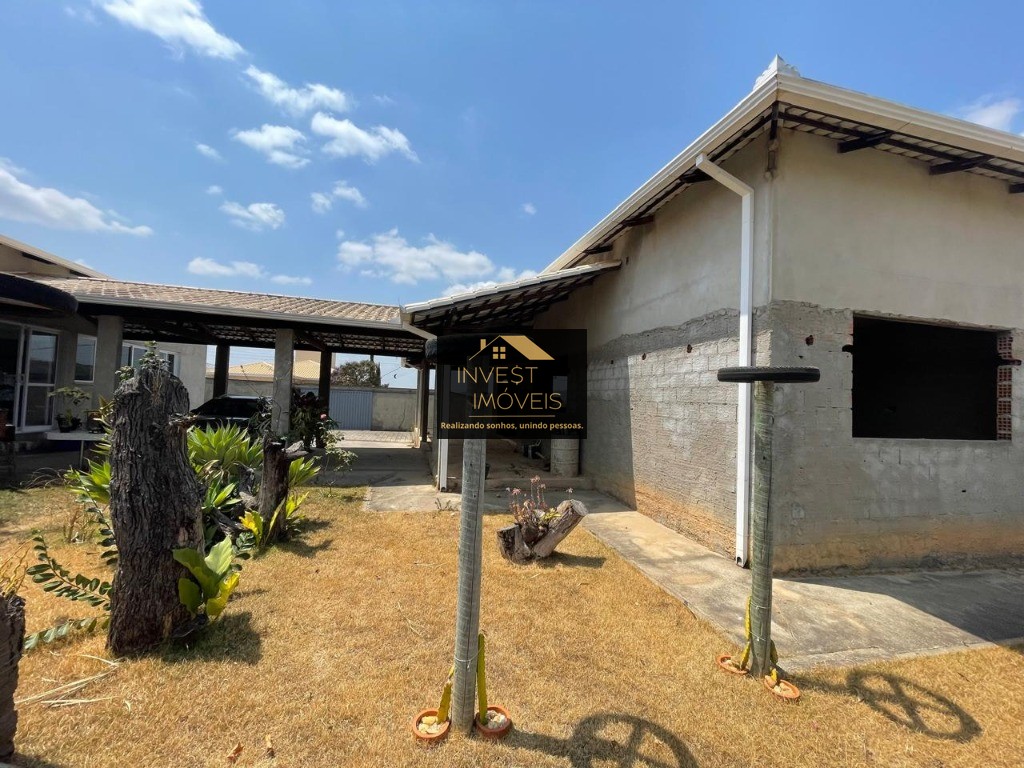Excelente oportunidade: Casa à venda em Florestal-MG, bairro Nossa Senhora Aparecida - 2 quartos, 1 sala, 1 banheiro, 9 vagas, 450m².