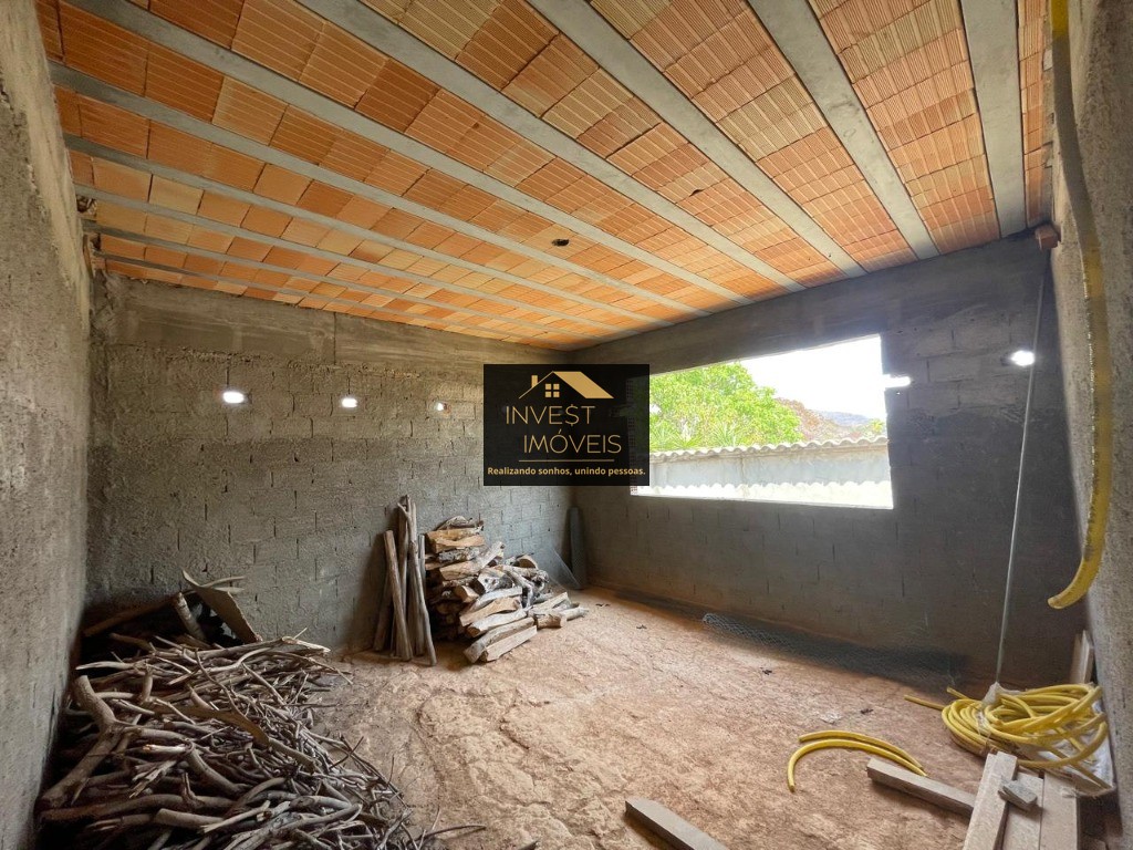 Excelente oportunidade: Casa à venda em Florestal-MG, bairro Nossa Senhora Aparecida - 2 quartos, 1 sala, 1 banheiro, 9 vagas, 450m².