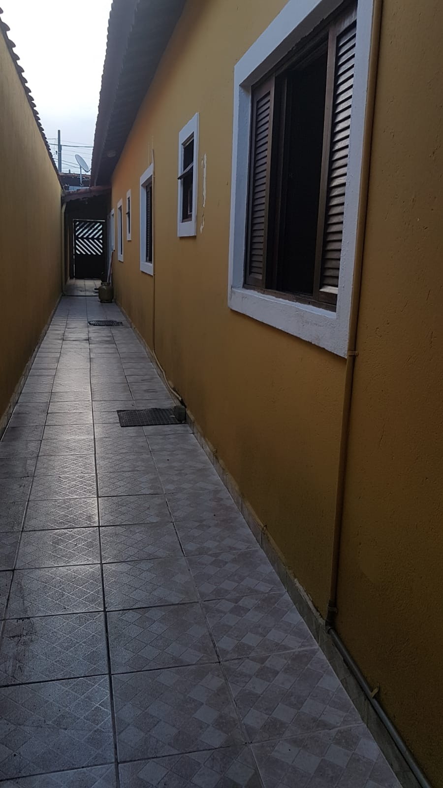CASA RESIDENCIAL em MONGAGUÁ - SP, itaquai