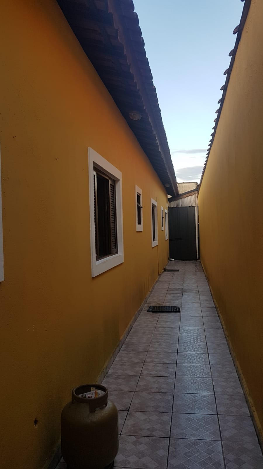 CASA RESIDENCIAL em MONGAGUÁ - SP, itaquai