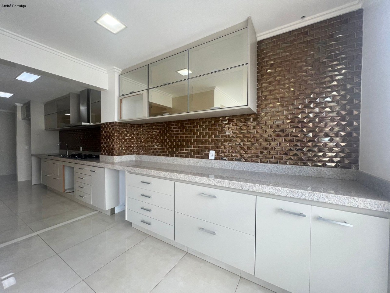 Apartamento à venda com 3 quartos, 141m² - Foto 9