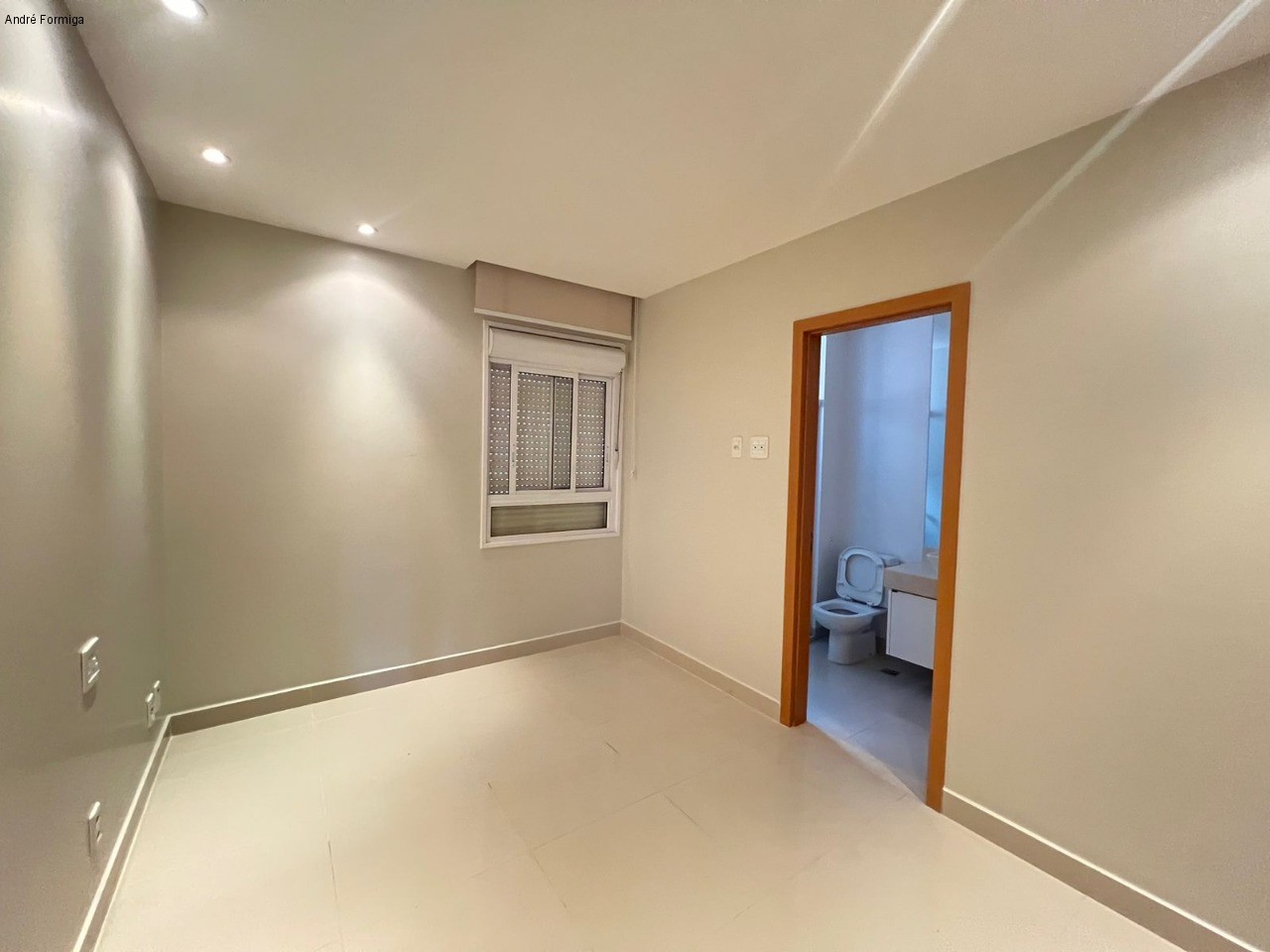 Apartamento à venda com 4 quartos, 216m² - Foto 19