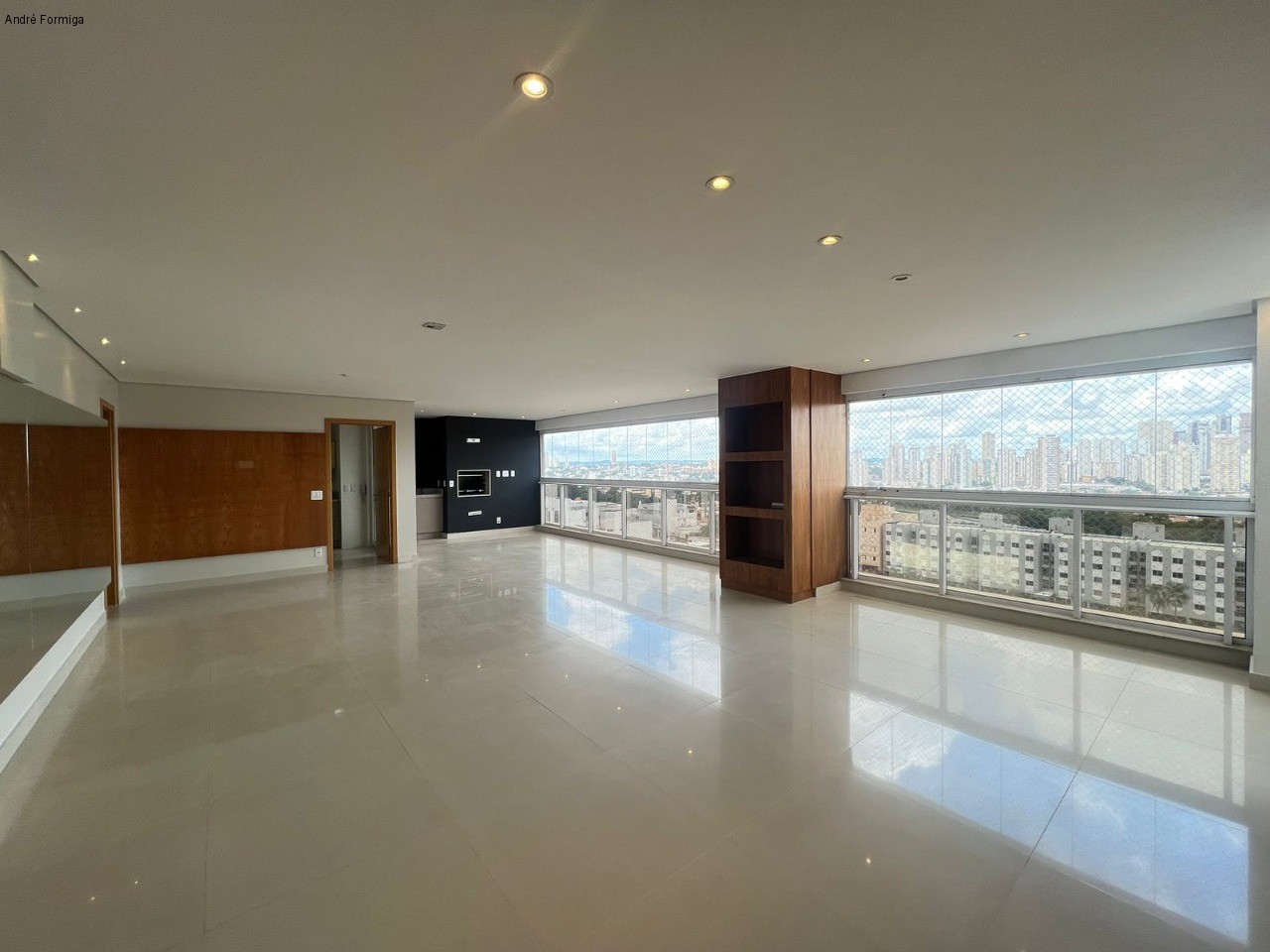 Apartamento à venda com 4 quartos, 216m² - Foto 1