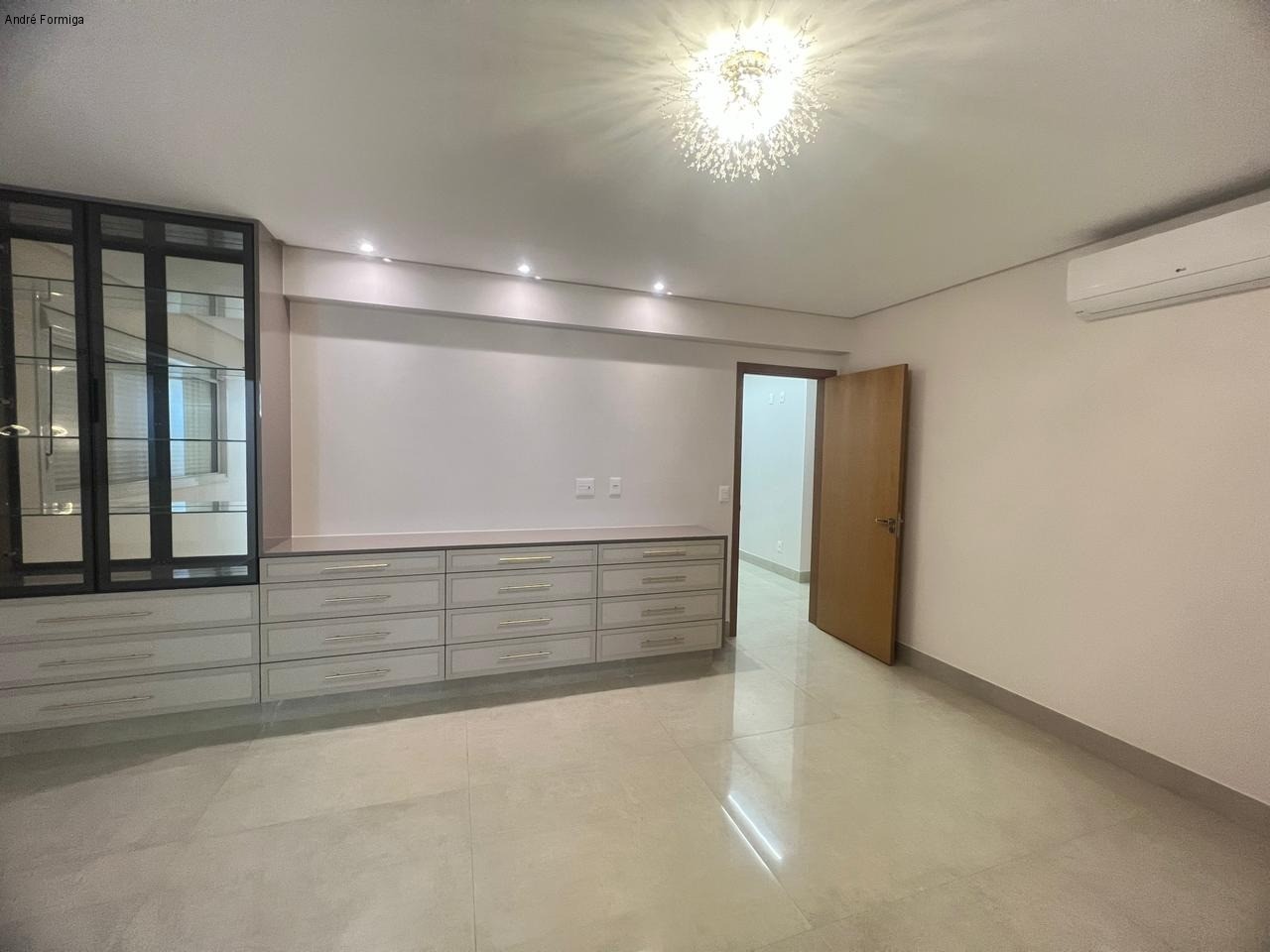 Apartamento à venda com 4 quartos, 226m² - Foto 11