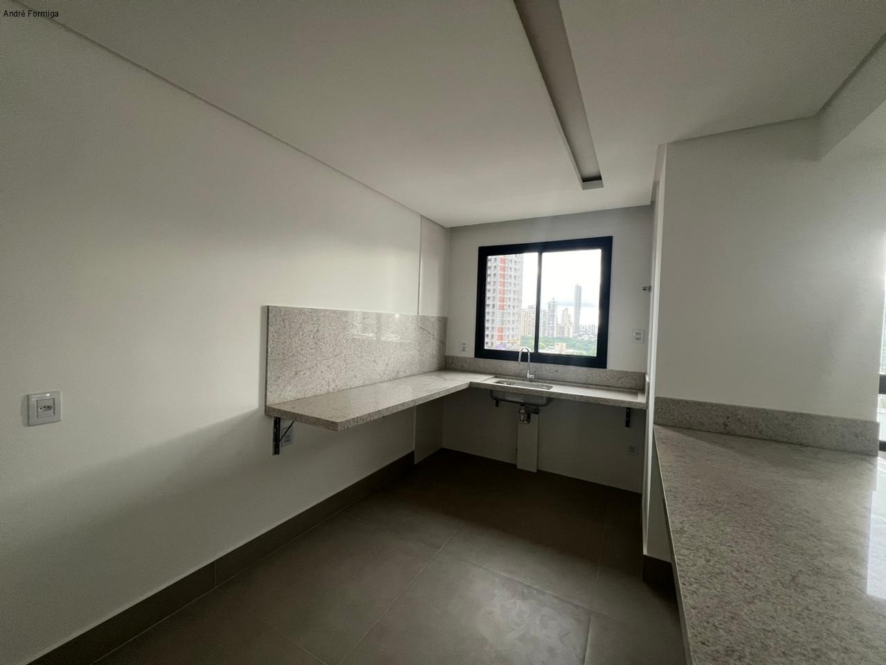 Apartamento à venda com 3 quartos, 137m² - Foto 4