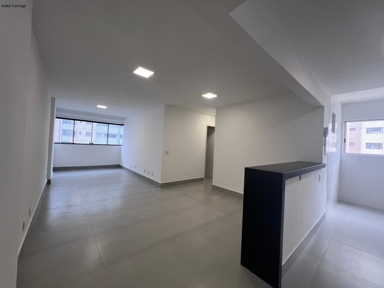 Apartamento à venda com 3 quartos, 77m² - Foto 1