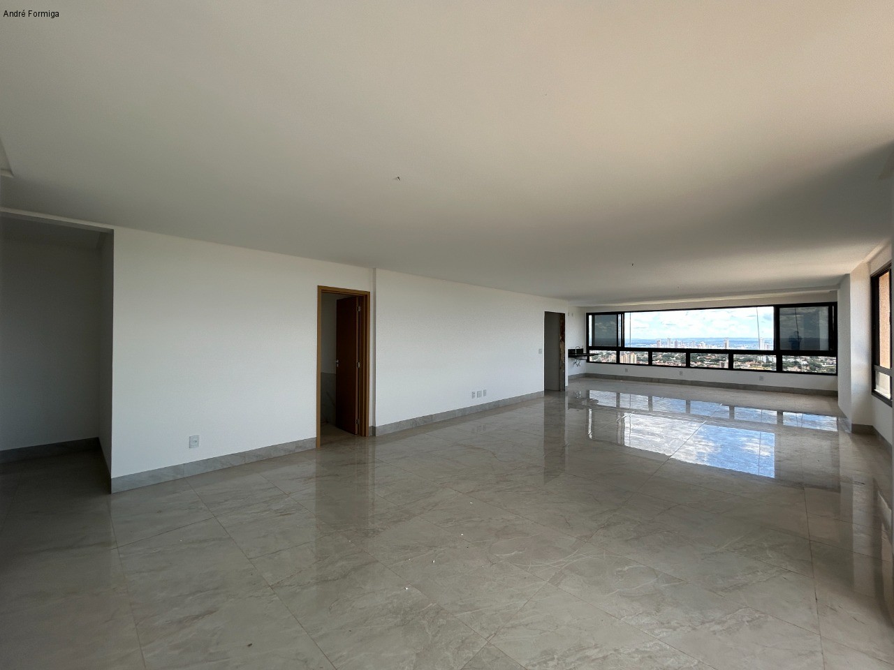 Apartamento à venda com 4 quartos, 235m² - Foto 3