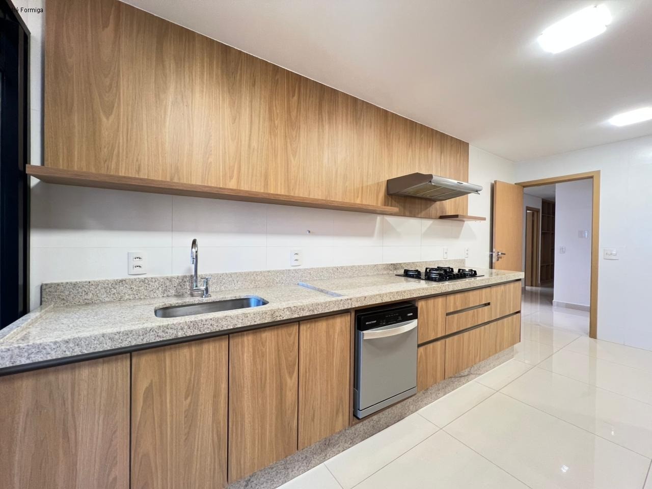 Apartamento à venda com 4 quartos, 221m² - Foto 4