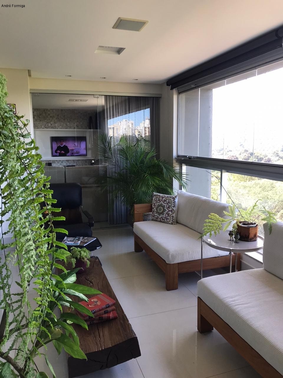 Apartamento à venda com 3 quartos, 208m² - Foto 1