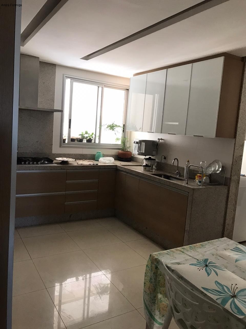 Apartamento à venda com 3 quartos, 208m² - Foto 2