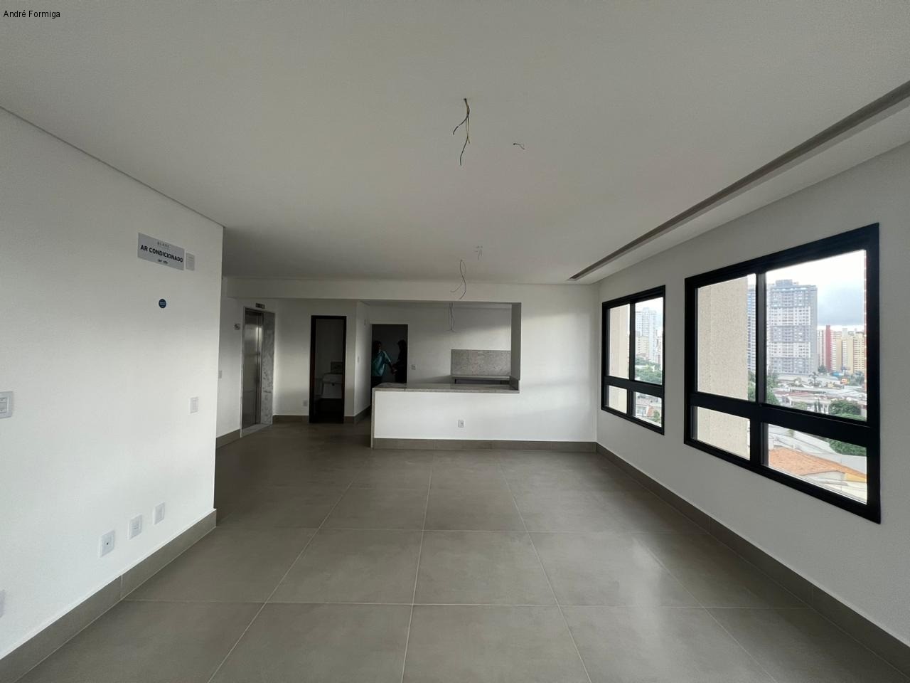 Apartamento à venda com 3 quartos, 137m² - Foto 2