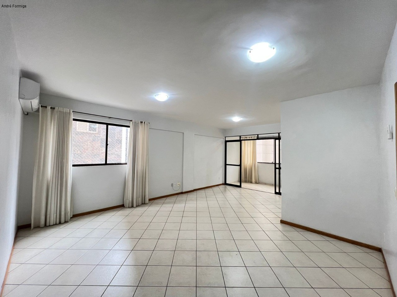 Apartamento à venda com 3 quartos, 121m² - Foto 2