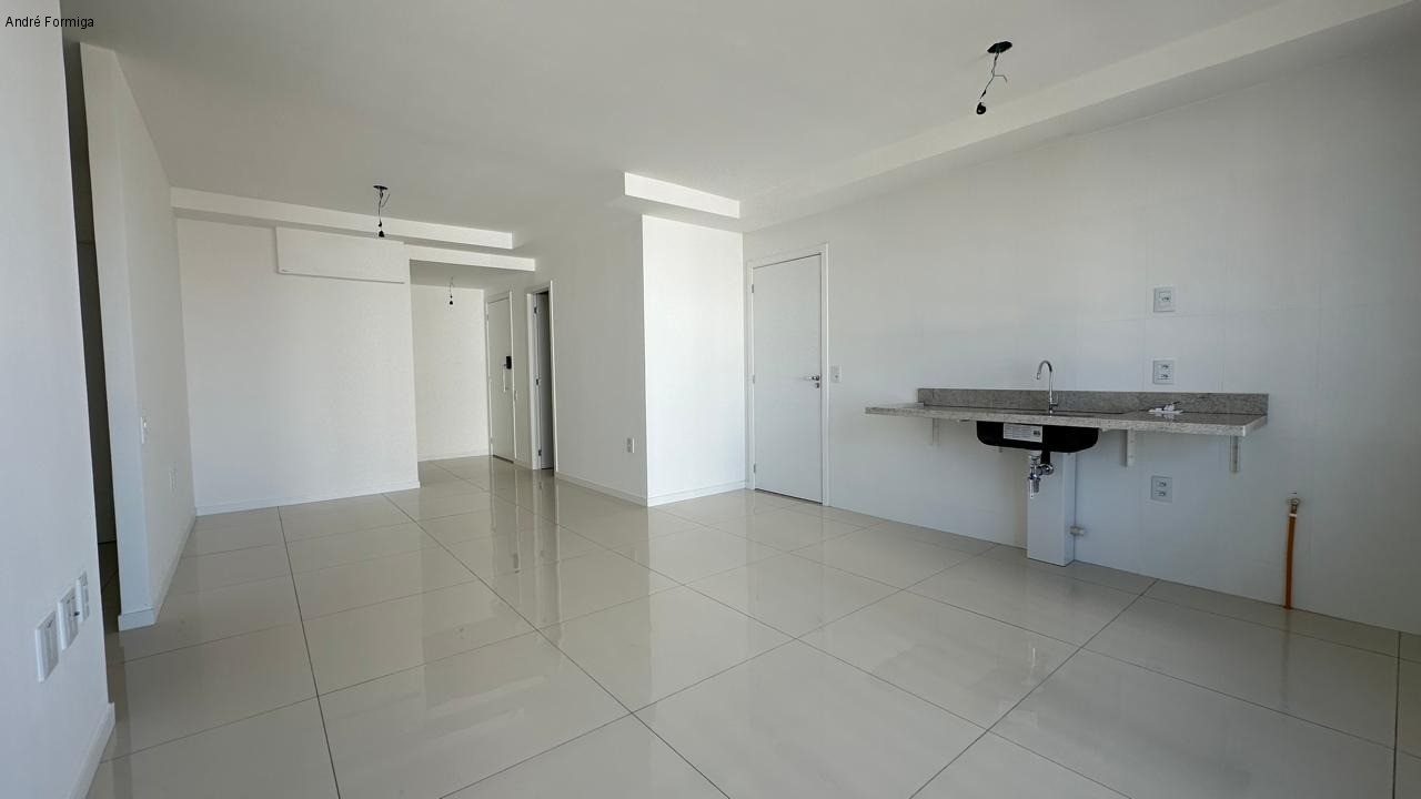 Apartamento à venda com 3 quartos, 99m² - Foto 2