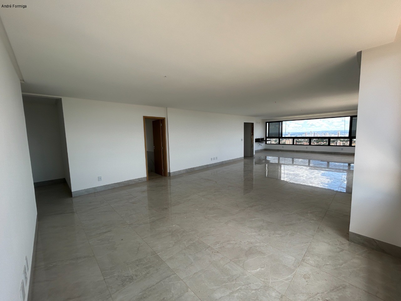 Apartamento à venda com 4 quartos, 235m² - Foto 2