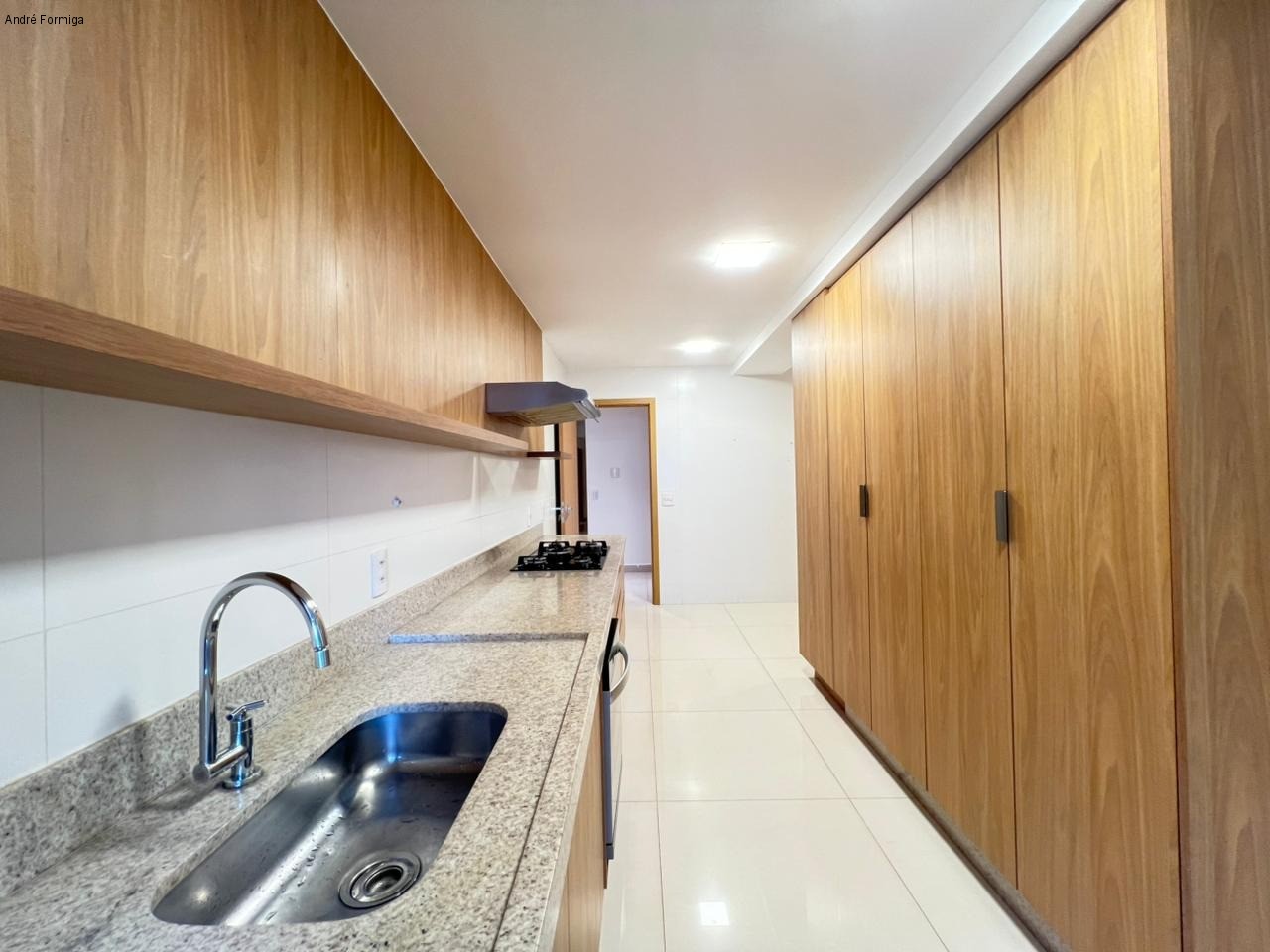 Apartamento à venda com 4 quartos, 221m² - Foto 6