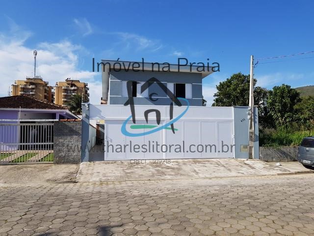 Casa à venda com 8 quartos, 250m² - Foto 1