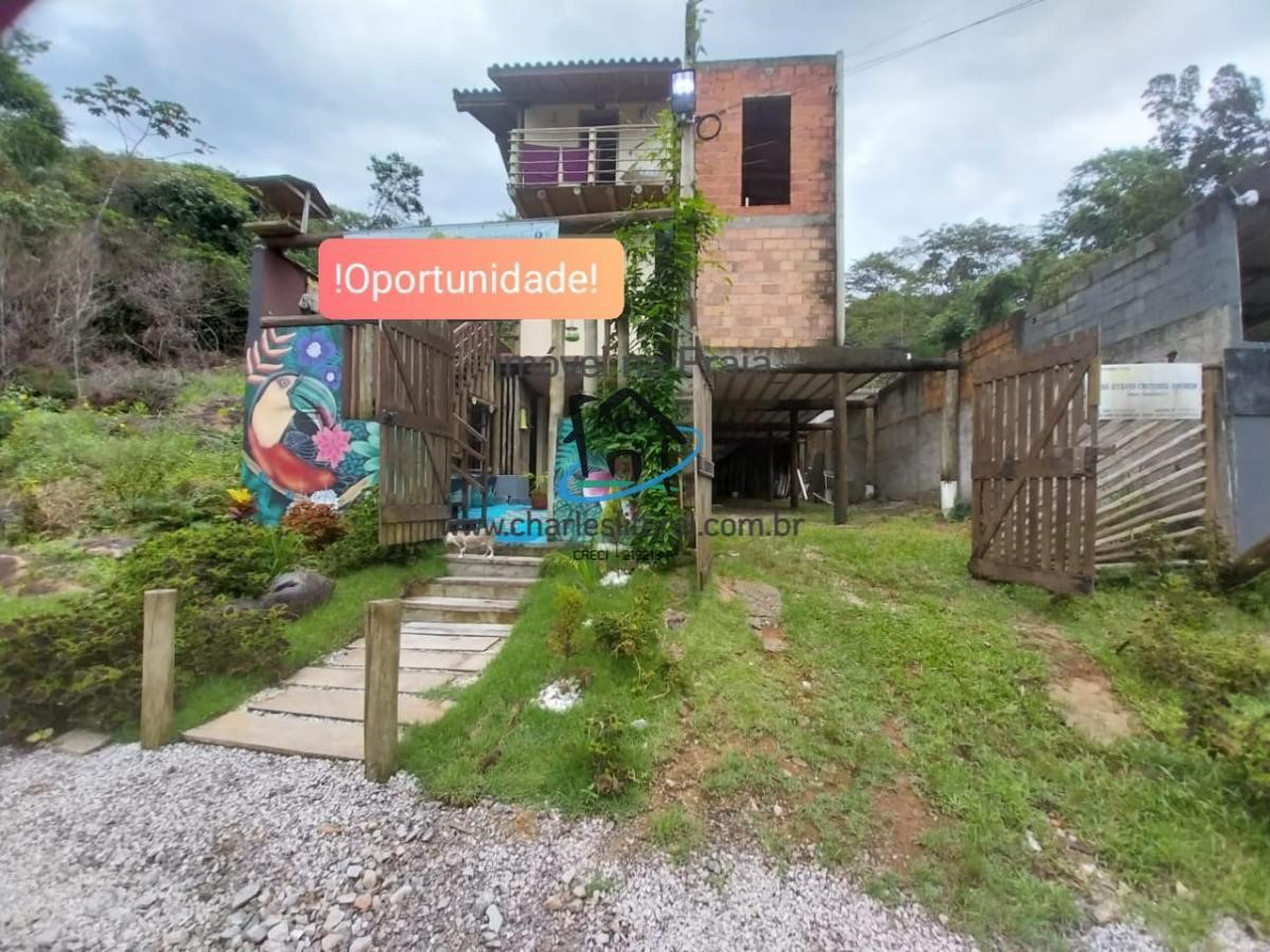 Casa à venda com 7 quartos, 200m² - Foto 1