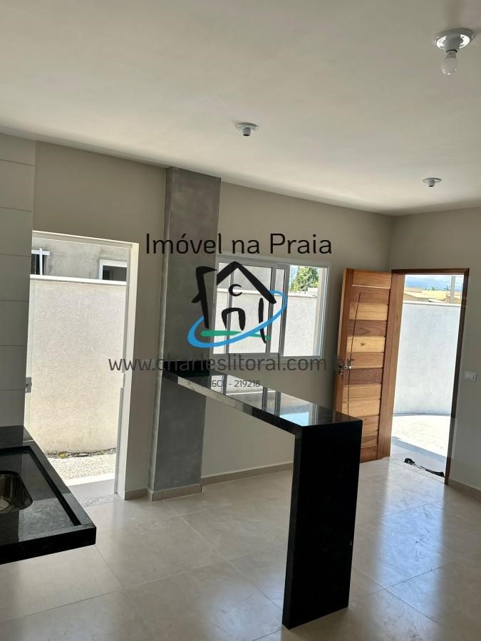 Casa à venda com 3 quartos, 70m² - Foto 2