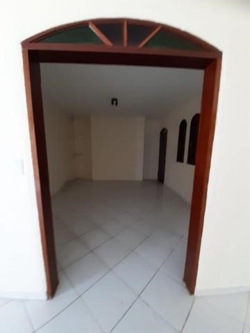 Casa à venda com 4 quartos, 200m² - Foto 3