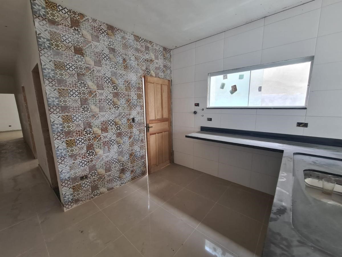 Casa à venda com 2 quartos, 63m² - Foto 1