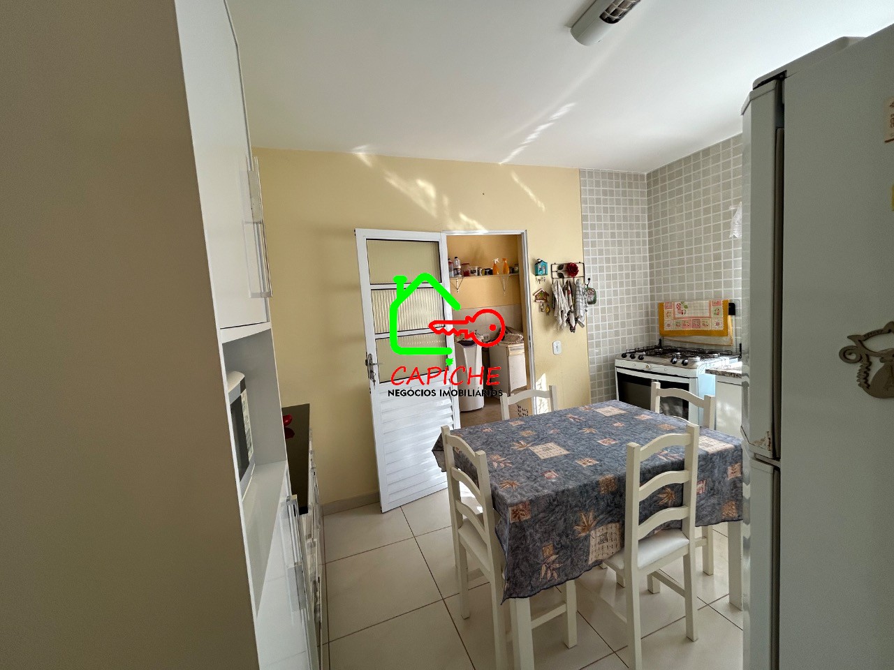 Casa, 4 quartos, 240 m² - Foto 6