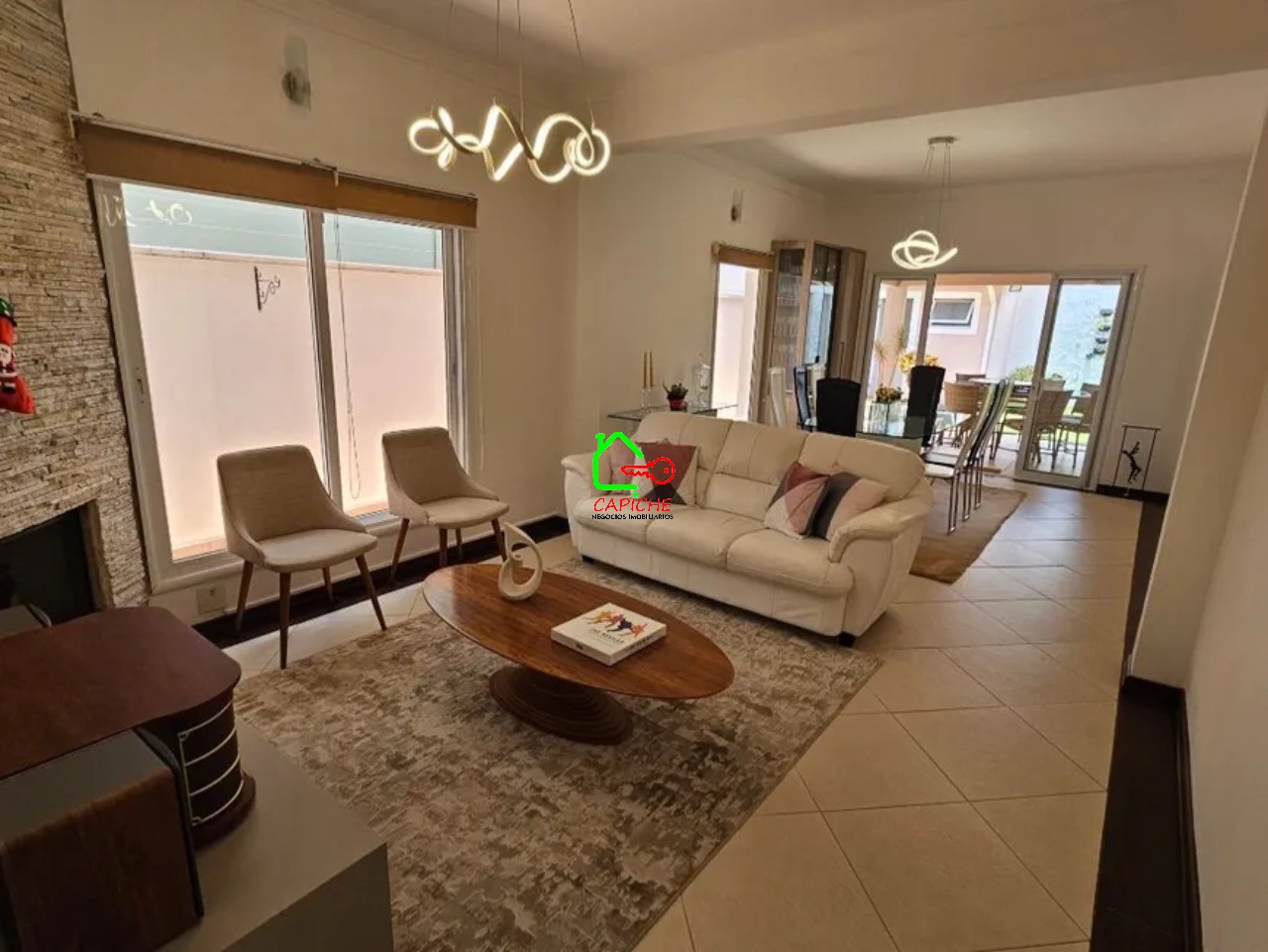 Casa de Condomínio à venda com 3 quartos, 249m² - Foto 1