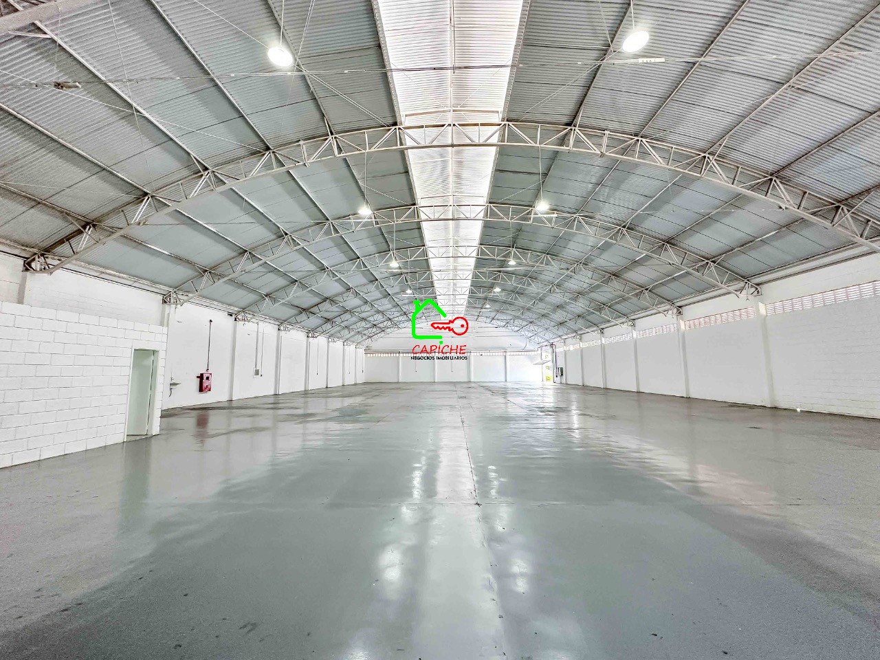 Depósito-Galpão, 1400 m² - Foto 1