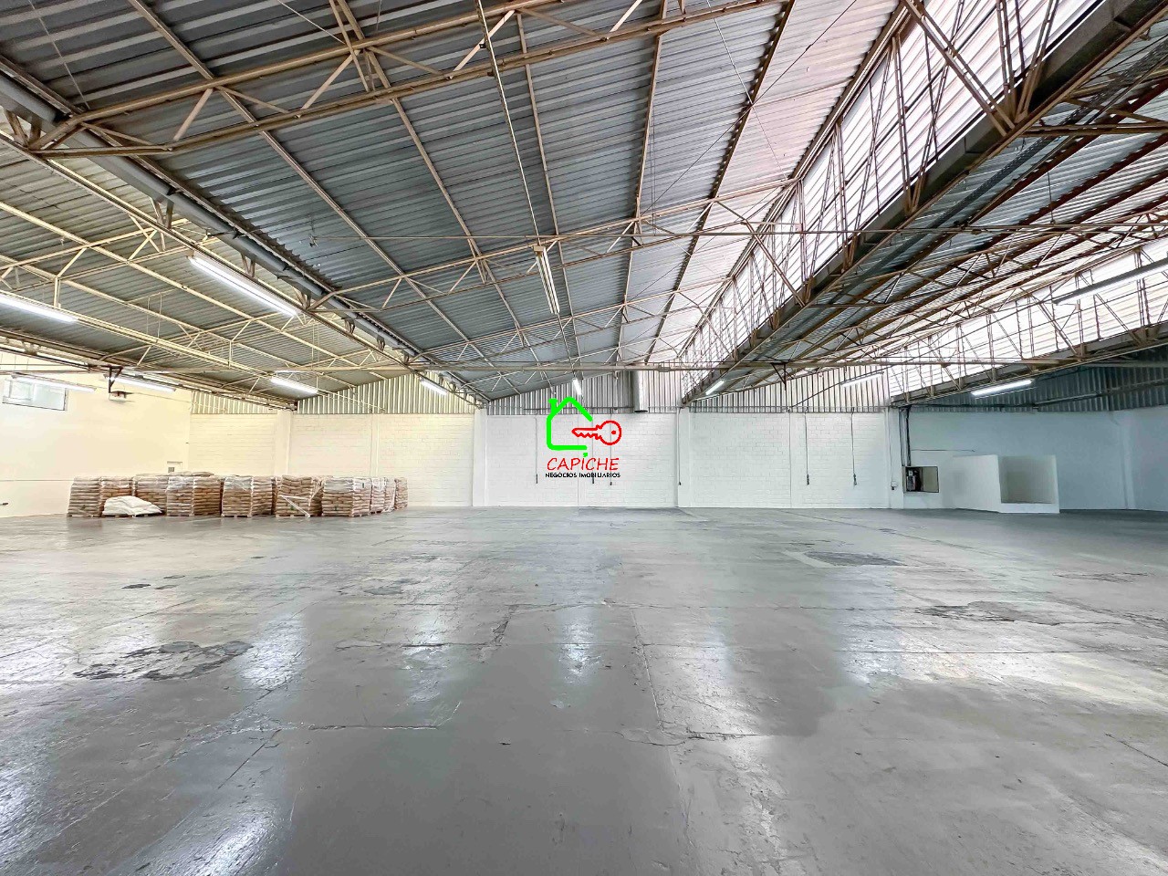 Depósito-Galpão, 1400 m² - Foto 1