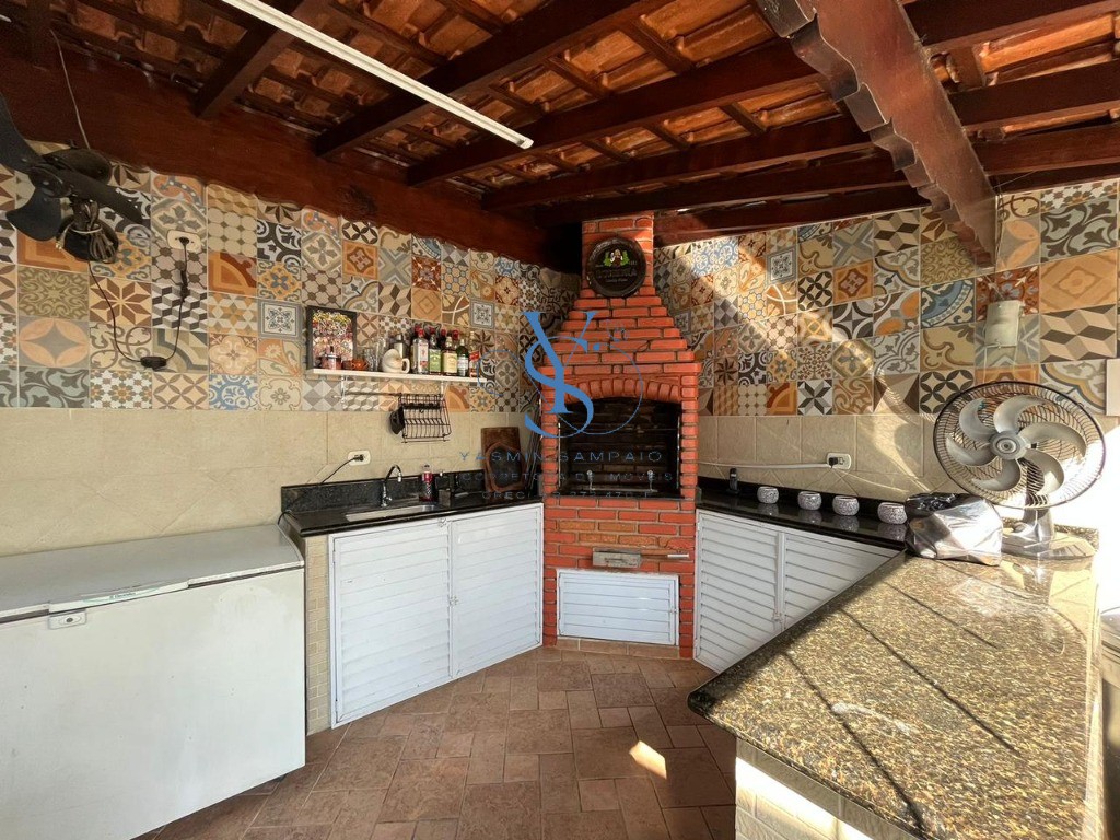 Casa à venda com 4 quartos, 150m² - Foto 1