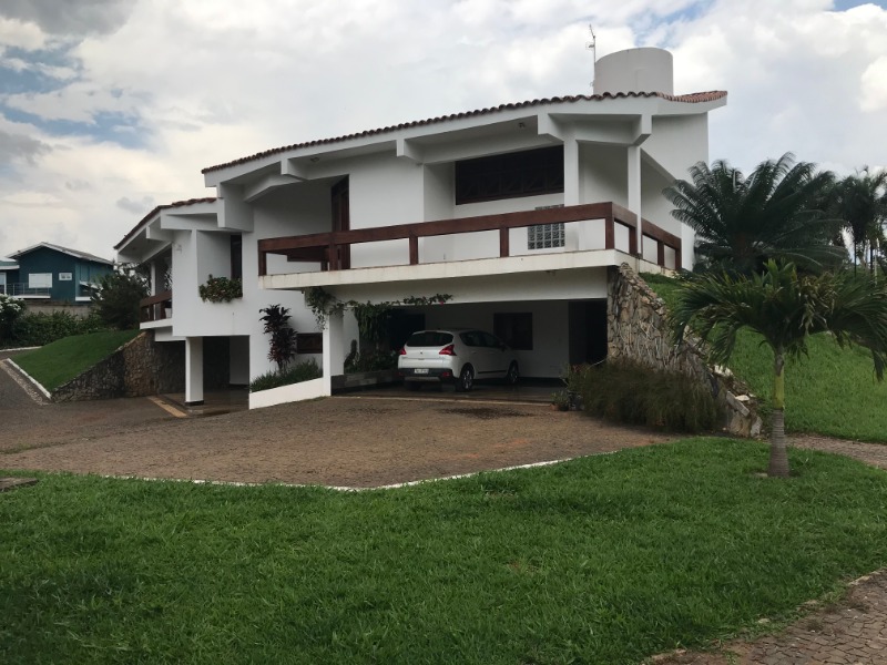 Casa à venda com 4 quartos, 840m² - Foto 1