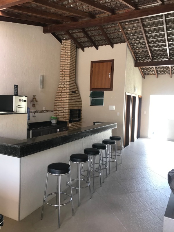 Casa à venda com 4 quartos, 360m² - Foto 2