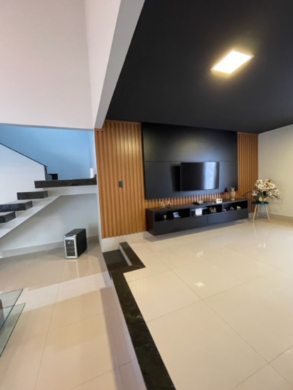 Casa à venda com 4 quartos, 450m² - Foto 2