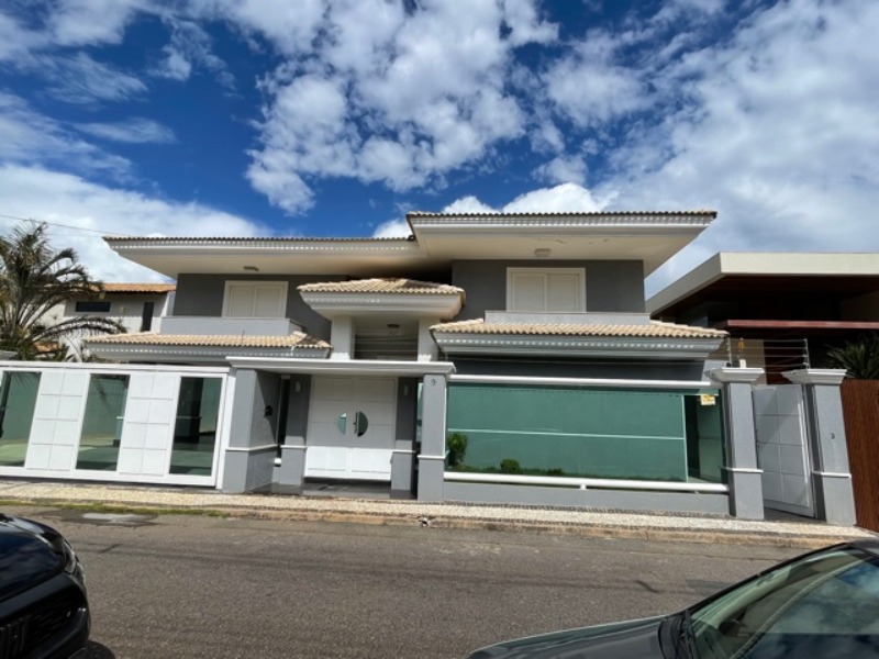 Casa à venda e aluguel com 6 quartos, 900m² - Foto 1