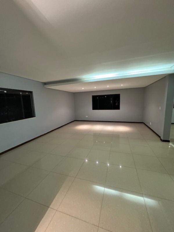 Casa à venda com 5 quartos, 586m² - Foto 4