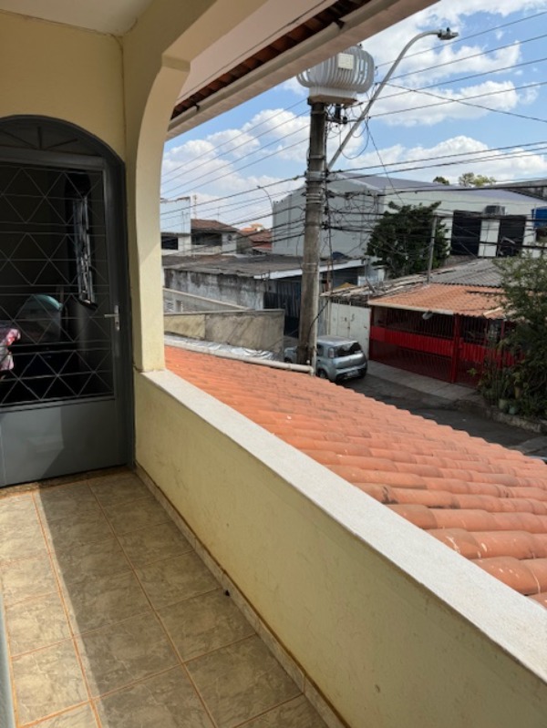 Casa à venda com 4 quartos, 200m² - Foto 1