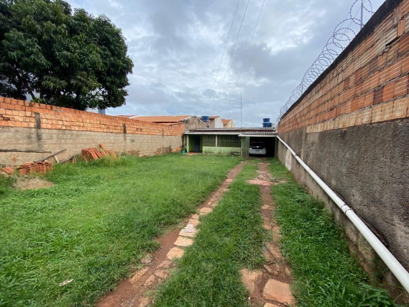 Casa à venda com 2 quartos, 300m² - Foto 1